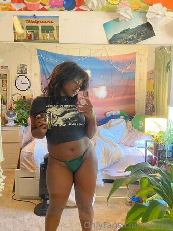 b0nsly Nude Leaks Photo 22