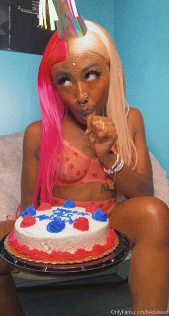 b4dakeez Nude Leaks Photo 6