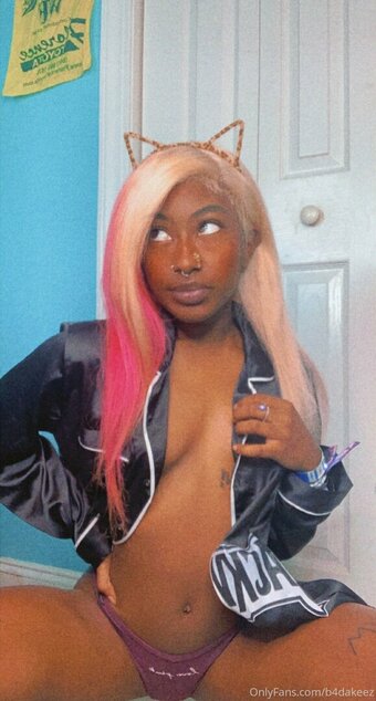 b4dakeez Nude Leaks Photo 11