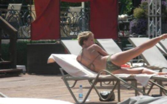 Bade İşçil Nude Leaks Photo 1
