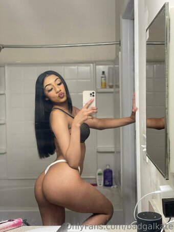 badgalkate Nude Leaks Photo 9