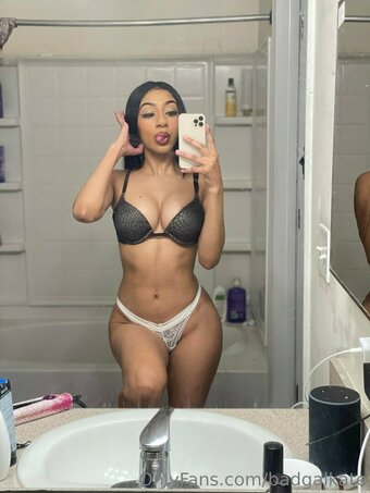 badgalkate Nude Leaks Photo 11
