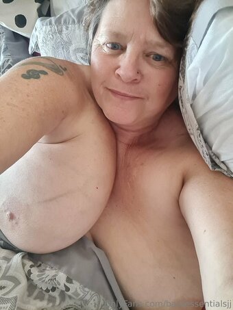 bareessentialsjj Nude Leaks Photo 10