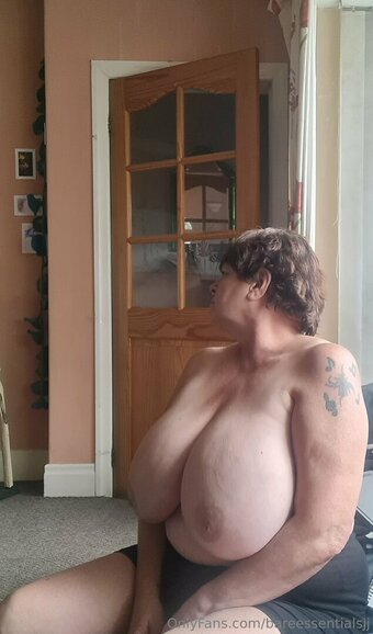 bareessentialsjj Nude Leaks Photo 13