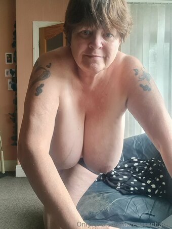 bareessentialsjj Nude Leaks Photo 14