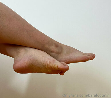barefootmini Nude Leaks Photo 1
