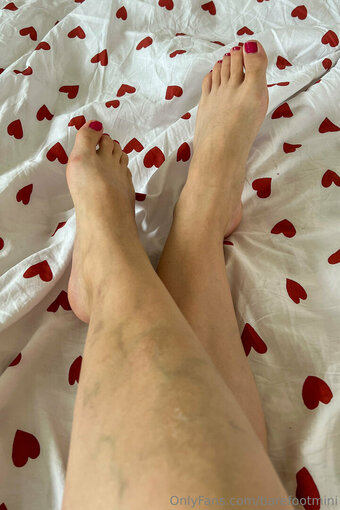 barefootmini Nude Leaks Photo 5