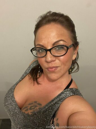 basicbitchbakerybooty Nude Leaks Photo 1