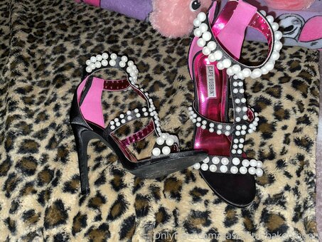 basicbitchbakerybooty Nude Leaks Photo 6