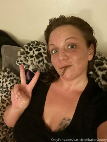 basicbitchbakerybooty Nude Leaks Photo 8