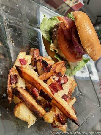 basicbitchbakerybooty Nude Leaks Photo 18