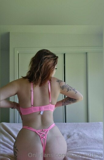 basicgirlshit Nude Leaks Photo 1