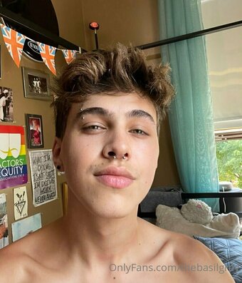 basilgray Nude Leaks Photo 8