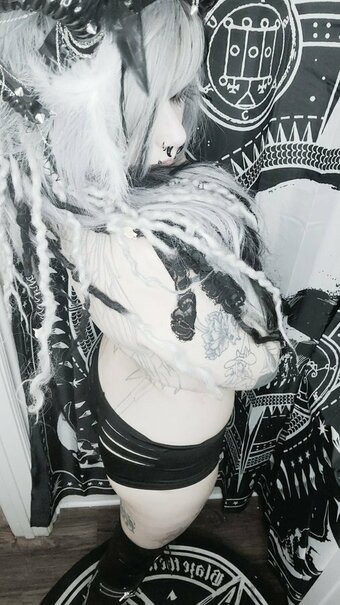 Battyspooks Nude Leaks OnlyFans Photo 2