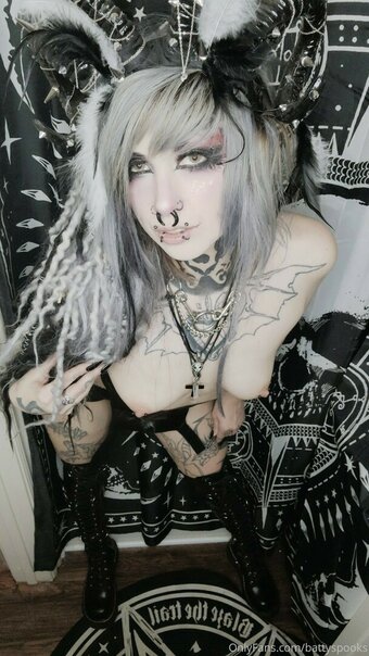 Battyspooks Nude Leaks OnlyFans Photo 22