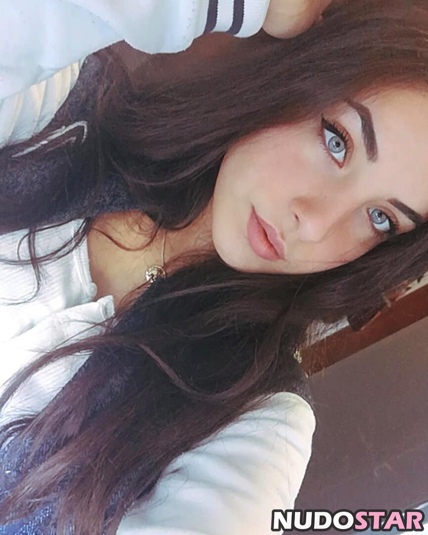 bbeeuuzz Nude  OnlyFans 1