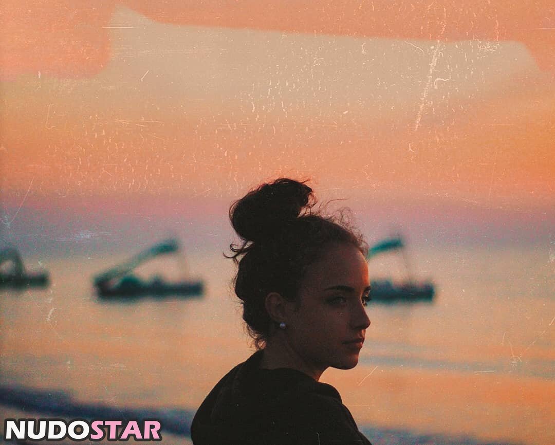 bbeeuuzz Nude  OnlyFans 6