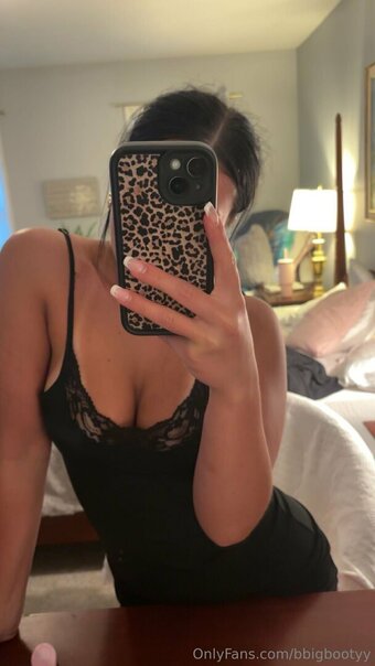 bbigbootyy Nude Leaks Photo 11