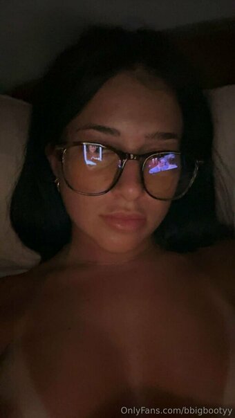 bbigbootyy Nude Leaks Photo 27