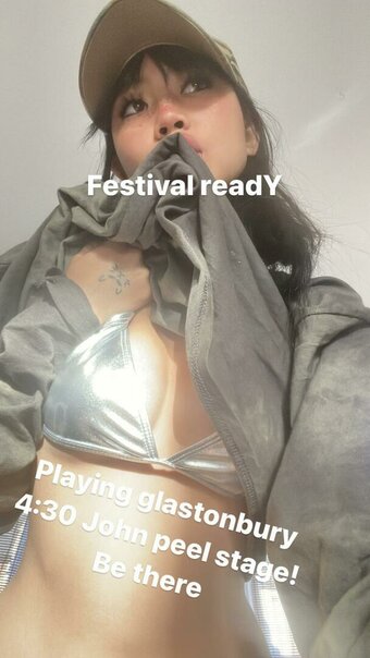 Beabadoobee / oddlydew / radvxz Nude Leaks OnlyFans Photo 5