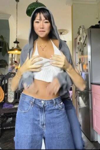 Beabadoobee / oddlydew / radvxz Nude Leaks OnlyFans Photo 11