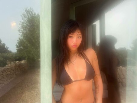 Beabadoobee / oddlydew / radvxz Nude Leaks OnlyFans Photo 13