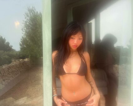 Beabadoobee / oddlydew / radvxz Nude Leaks OnlyFans Photo 14