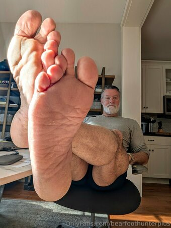 bearfoothunterplus Nude Leaks Photo 13