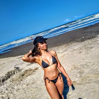 Beatriz Bertolozzi / Becca Lizz / Bia Bertto / BiaCam4 / Biabertto / beatrizbertolozzi Nude Leaks Photo 1