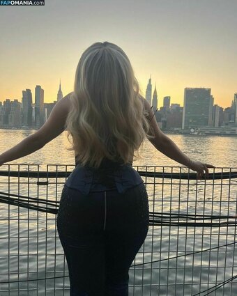 Bebe Rexha / beberexha / skylinevexx Nude Leaks OnlyFans Photo 34