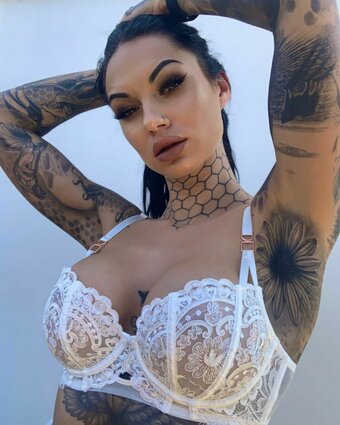 Bee Phillips / beephillips / beephillips__ Nude Leaks OnlyFans Photo 4