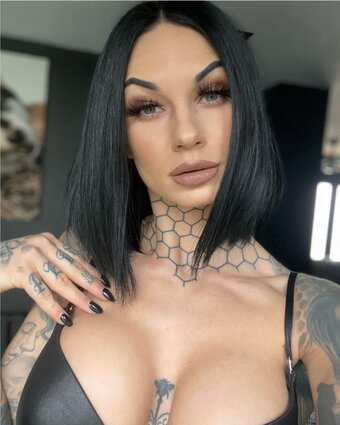 Bee Phillips / beephillips / beephillips__ Nude Leaks OnlyFans Photo 17