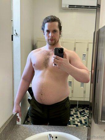 beefballer Nude Leaks Photo 8