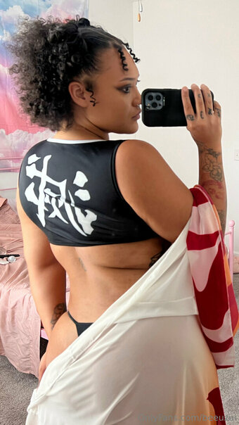 beeuzui Nude Leaks Photo 16