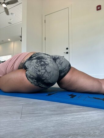 beeuzui Nude Leaks Photo 25