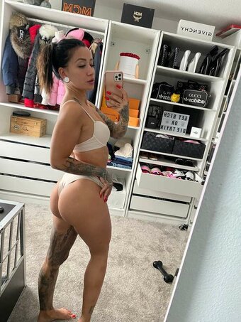 Bellabisschenanders Nude Leaks Photo 3