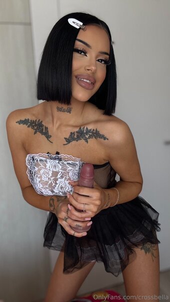 Bellacrowe / bellahartley / crossbella Nude Leaks OnlyFans Photo 2