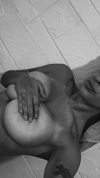 belonly / belmakesmusic Nude Leaks OnlyFans Photo 5