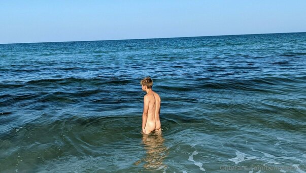 benningtons Nude Leaks Photo 4