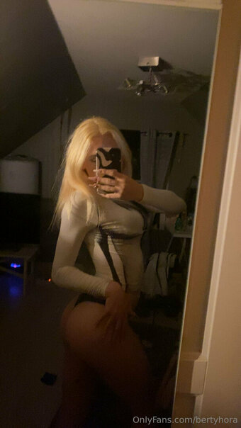 bertyhora Nude Leaks Photo 4
