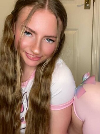 Beth Aura / Bethauraa / bethaura / https: Nude Leaks OnlyFans Photo 11