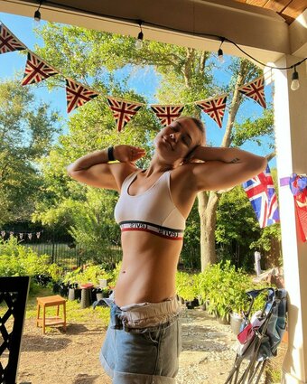 Beth Freeman / bethfreemanart / extrabeth Nude Leaks OnlyFans Photo 18