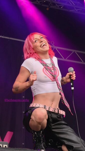 Beth McCarthy / bethmaymccarthy Nude Leaks Photo 9