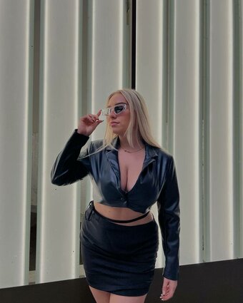 Beth Riva / beth.riva / beth_a_riva Nude Leaks Photo 7