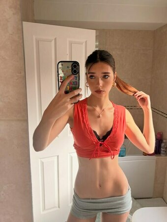 Bethslayhard Nude Leaks Photo 6