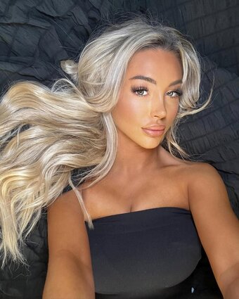 Bethyycm / bethameliacm / https: Nude Leaks Photo 8