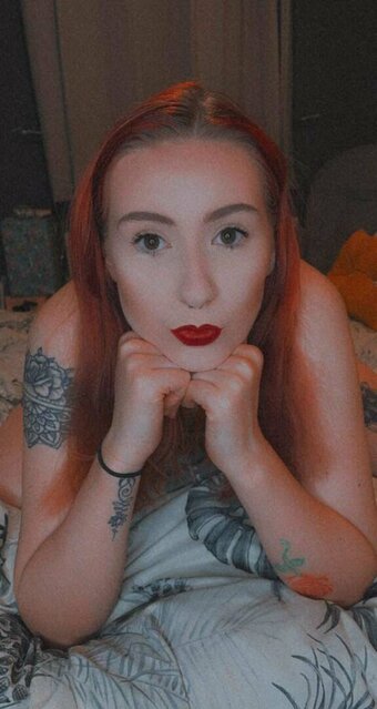 BettyOops / bethyel95 / moonwaterbabyxo Nude Leaks OnlyFans Photo 3