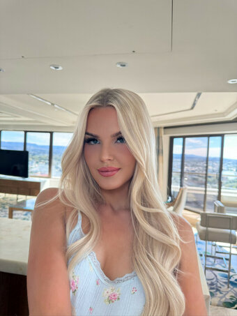 Beverlybluee / beverlyblueofficial Nude Leaks OnlyFans Photo 1