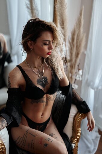 bezcka_ / bezcka_bh / bezckabh1 Nude Leaks OnlyFans Photo 4