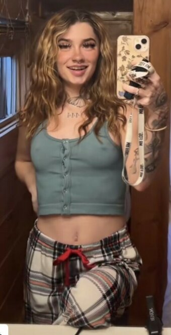 Biddiebb / cclivepin Nude Leaks OnlyFans Photo 16